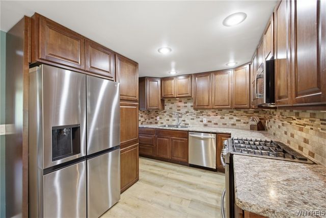 6930 Academy Lane, Lockport Town, NY 14094