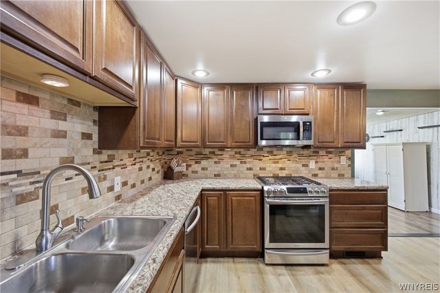 6930 Academy Lane, Lockport Town, NY 14094