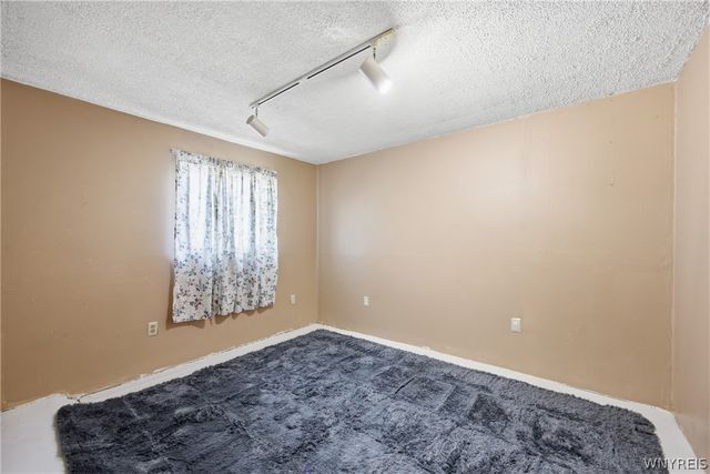 6930 Academy Lane, Lockport Town, NY 14094