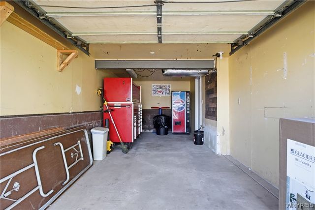 6930 Academy Lane, Lockport Town, NY 14094