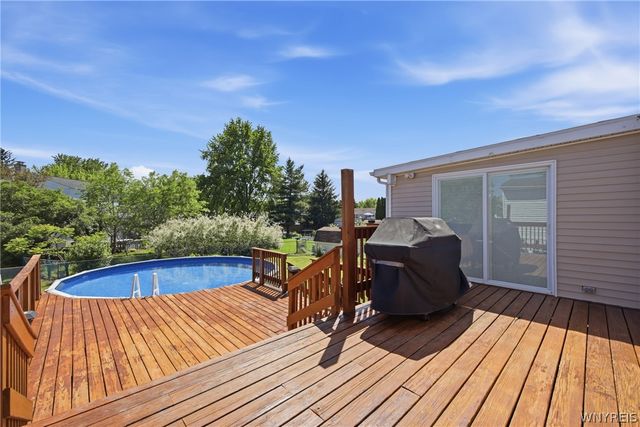 6930 Academy Lane, Lockport Town, NY 14094