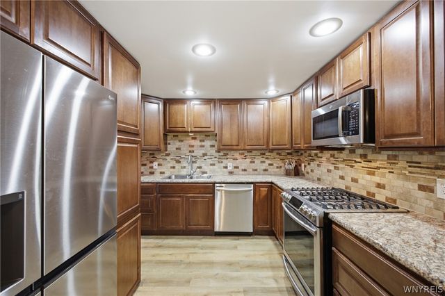 6930 Academy Lane, Lockport Town, NY 14094