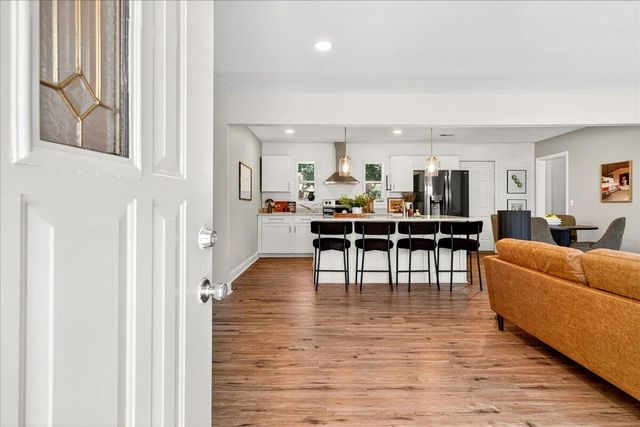 712 Longfellow Road, Charleston, SC 29407