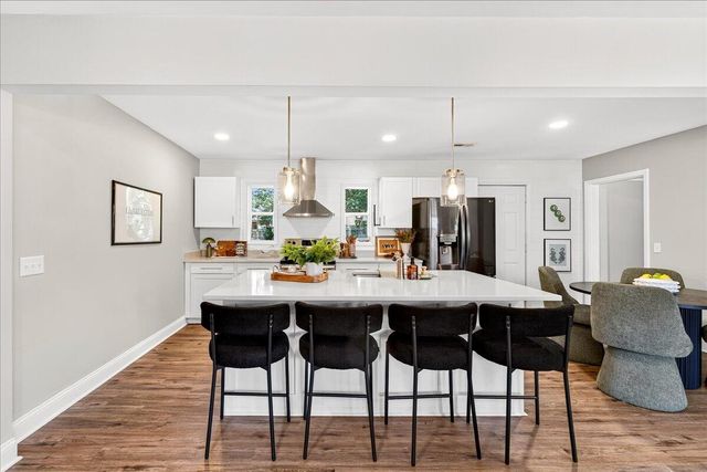 712 Longfellow Road, Charleston, SC 29407