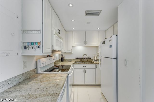 140 Seaview CT 803N, Marco Island, FL 34145