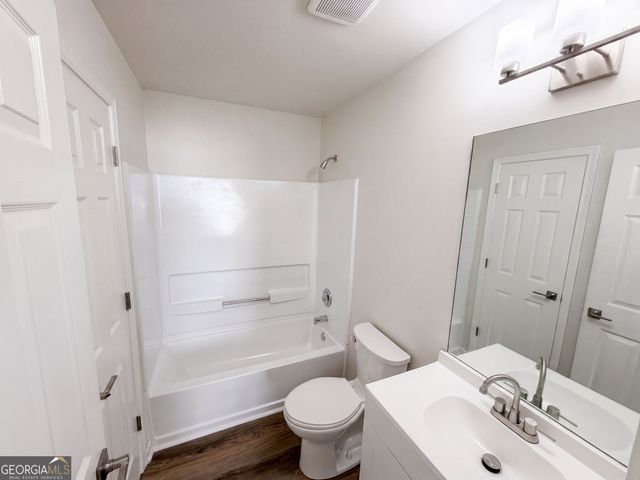 1088 Meadow Glen Circle, Fairburn, GA 30213