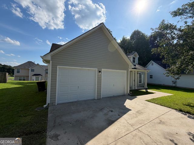 1088 Meadow Glen Circle, Fairburn, GA 30213