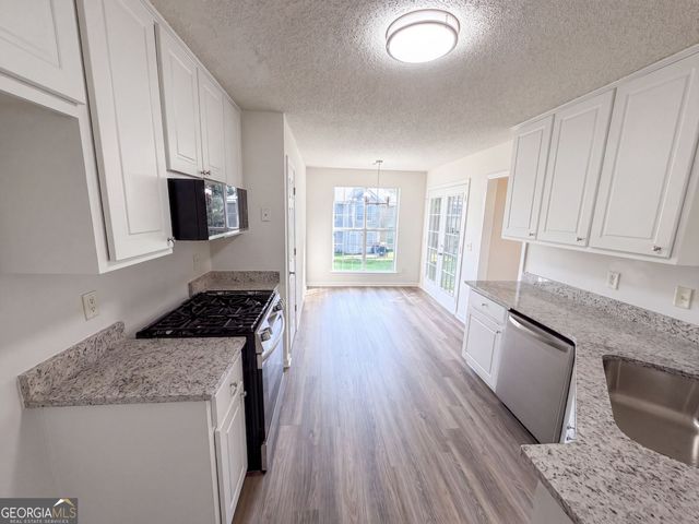 1088 Meadow Glen Circle, Fairburn, GA 30213