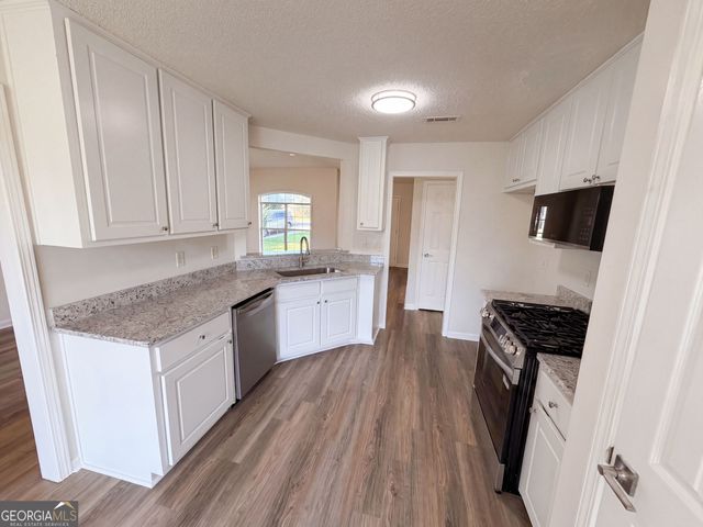 1088 Meadow Glen Circle, Fairburn, GA 30213