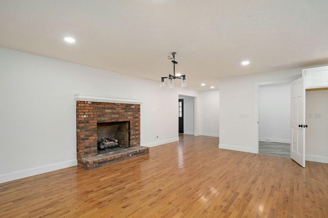 701 Hillcrest Avenue, Nixa, MO 65714