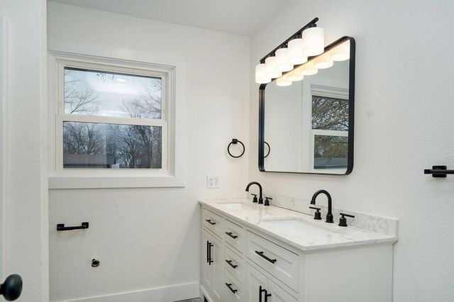 701 Hillcrest Avenue, Nixa, MO 65714