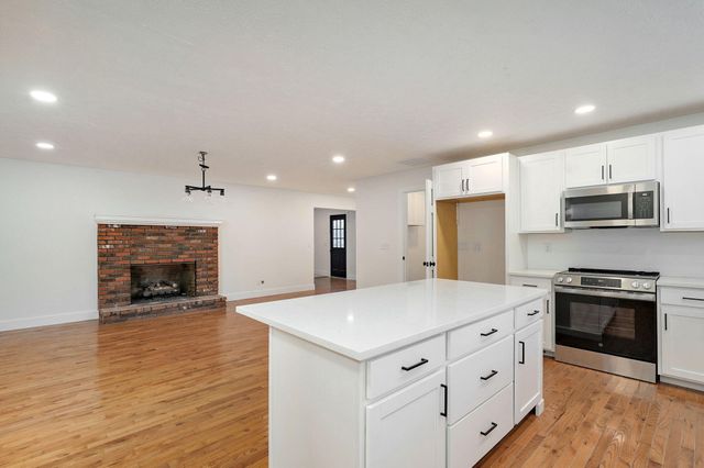 701 Hillcrest Avenue, Nixa, MO 65714