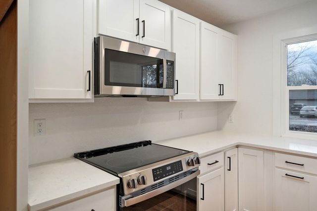 701 Hillcrest Avenue, Nixa, MO 65714