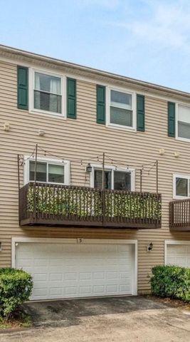 2430 Courtyard Circle 5, Aurora, IL 60506