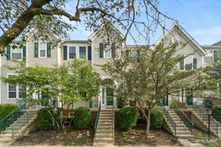 2430 Courtyard Circle 5, Aurora, IL 60506
