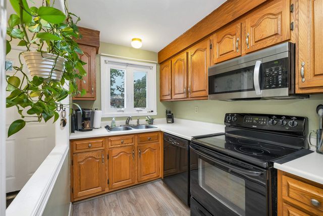 9 Shelburne Road, Merrimack, NH 03054