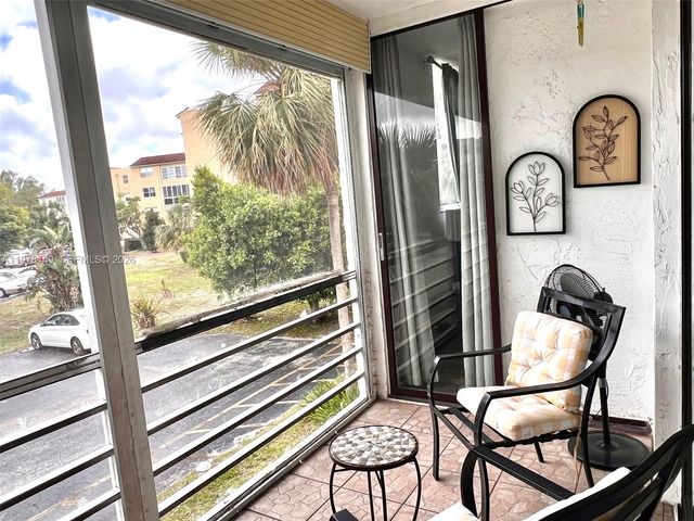 2811 Somerset Dr 211, Lauderdale Lakes, FL 33311