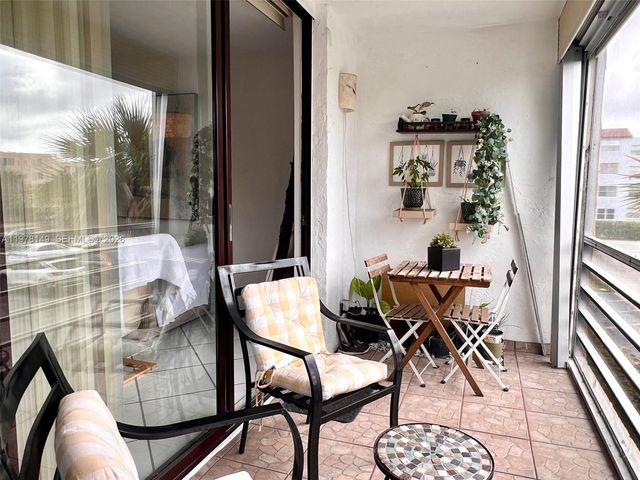 2811 Somerset Dr 211, Lauderdale Lakes, FL 33311