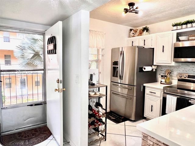 2811 Somerset Dr 211, Lauderdale Lakes, FL 33311