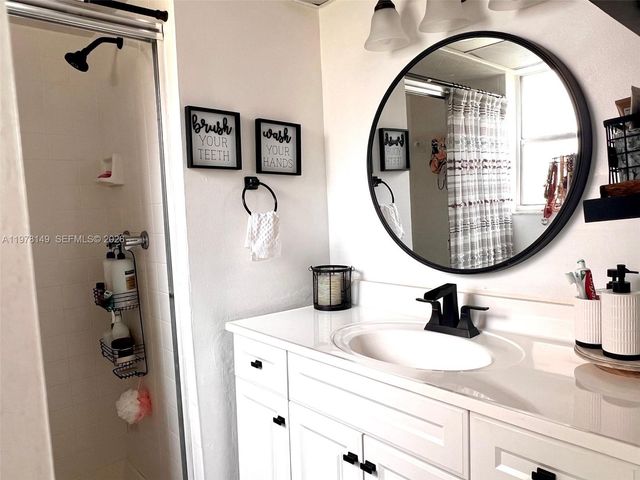 2811 Somerset Dr 211, Lauderdale Lakes, FL 33311