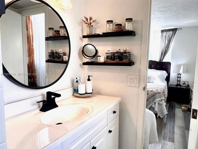 2811 Somerset Dr 211, Lauderdale Lakes, FL 33311