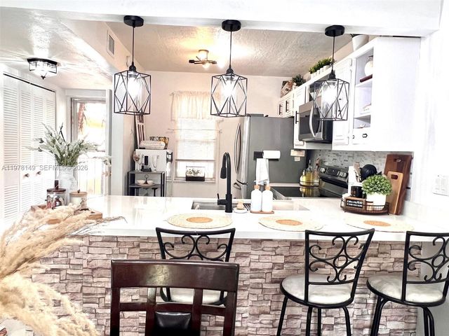 2811 Somerset Dr 211, Lauderdale Lakes, FL 33311