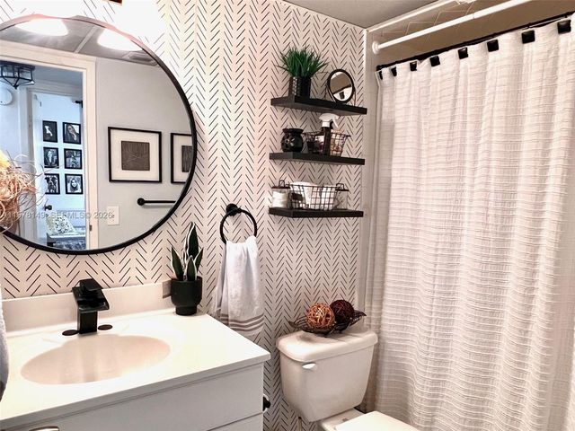 2811 Somerset Dr 211, Lauderdale Lakes, FL 33311