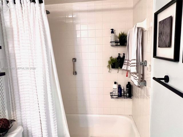 2811 Somerset Dr 211, Lauderdale Lakes, FL 33311