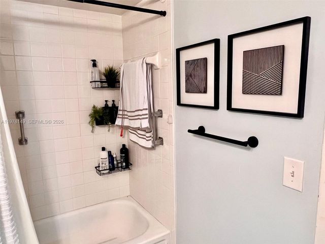 2811 Somerset Dr 211, Lauderdale Lakes, FL 33311