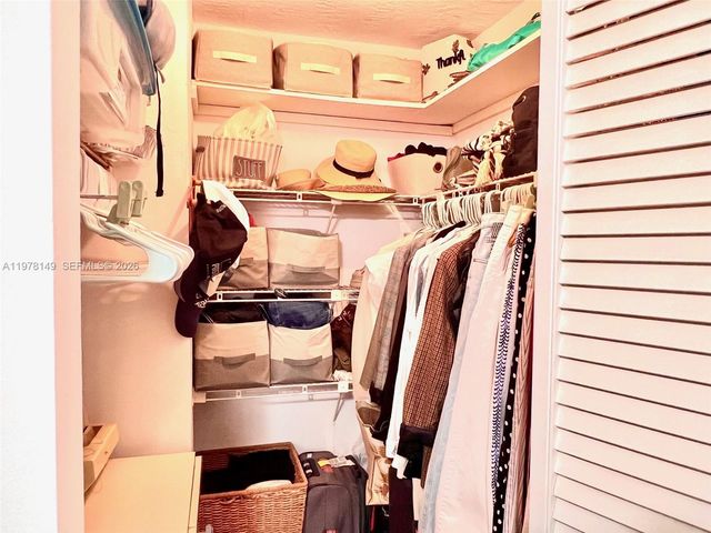 2811 Somerset Dr 211, Lauderdale Lakes, FL 33311