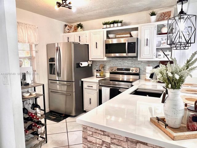 2811 Somerset Dr 211, Lauderdale Lakes, FL 33311