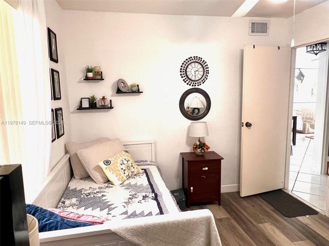 2811 Somerset Dr 211, Lauderdale Lakes, FL 33311