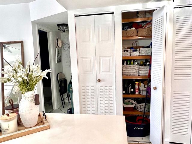 2811 Somerset Dr 211, Lauderdale Lakes, FL 33311