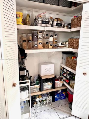 2811 Somerset Dr 211, Lauderdale Lakes, FL 33311