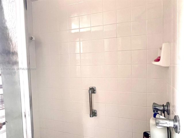 2811 Somerset Dr 211, Lauderdale Lakes, FL 33311