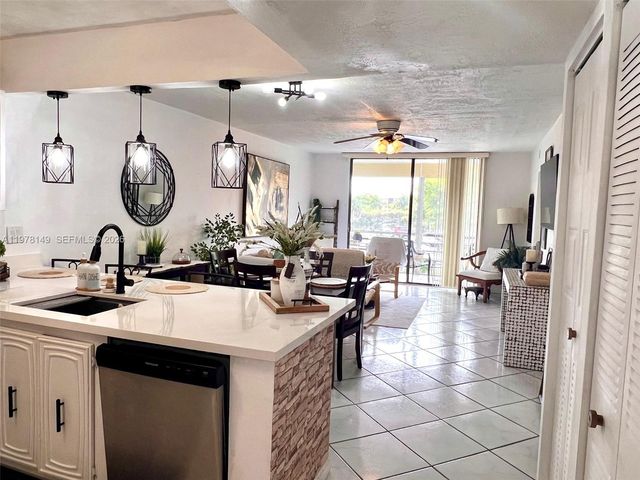 2811 Somerset Dr 211, Lauderdale Lakes, FL 33311