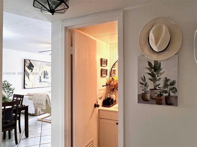 2811 Somerset Dr 211, Lauderdale Lakes, FL 33311