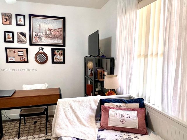 2811 Somerset Dr 211, Lauderdale Lakes, FL 33311