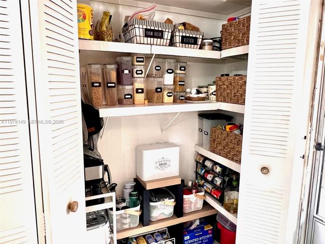 2811 Somerset Dr 211, Lauderdale Lakes, FL 33311