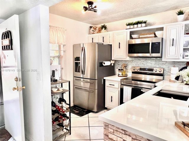 2811 Somerset Dr 211, Lauderdale Lakes, FL 33311