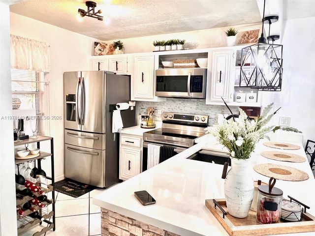 2811 Somerset Dr 211, Lauderdale Lakes, FL 33311