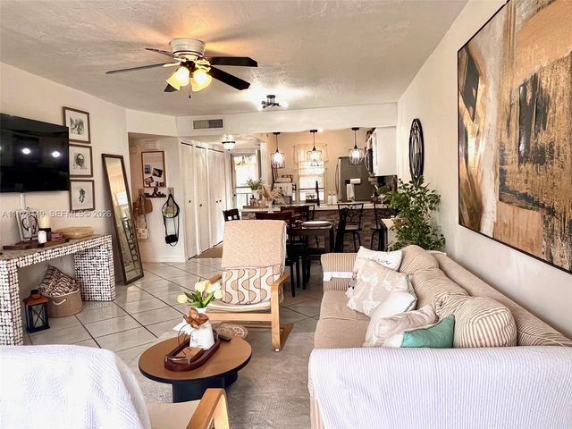 2811 Somerset Dr 211, Lauderdale Lakes, FL 33311