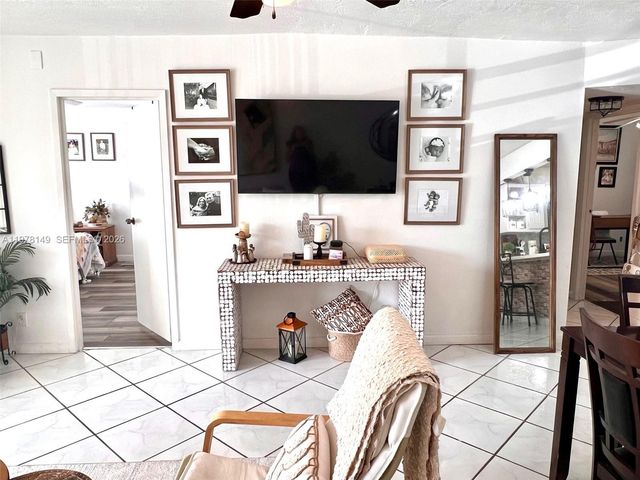 2811 Somerset Dr 211, Lauderdale Lakes, FL 33311