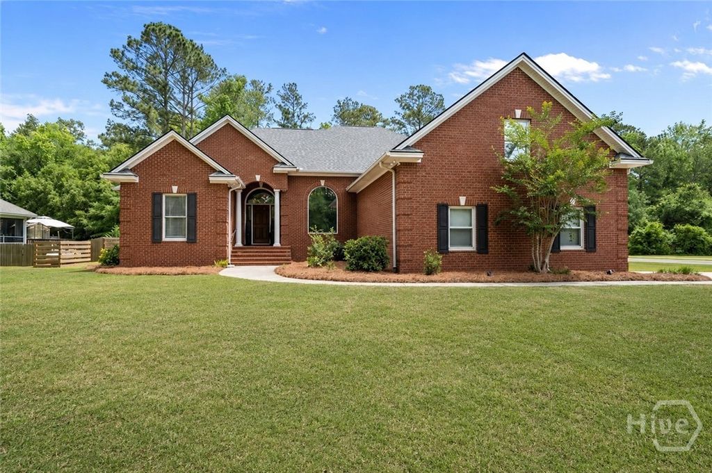 Image 1 of property listing at 572 Kelsall Drive, Richmond Hill, GA 31324
