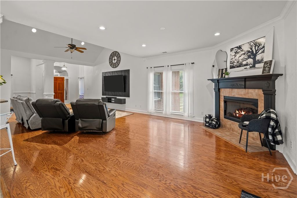 Image 11 of property listing at 572 Kelsall Drive, Richmond Hill, GA 31324
