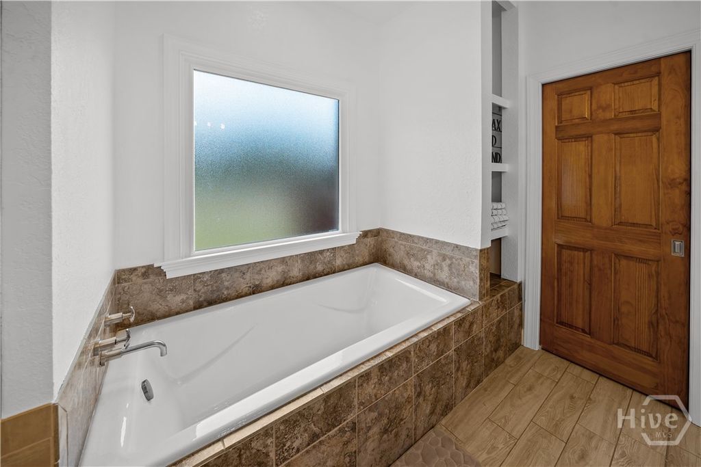 Image 35 of property listing at 572 Kelsall Drive, Richmond Hill, GA 31324
