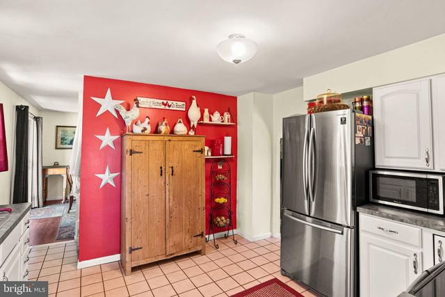 328 BEAVER RD, Harrisburg, PA 17112