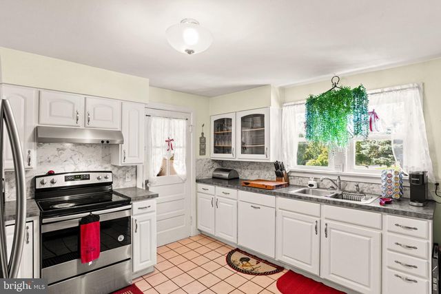 328 BEAVER RD, Harrisburg, PA 17112
