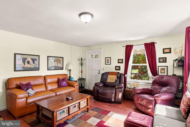328 BEAVER RD, Harrisburg, PA 17112