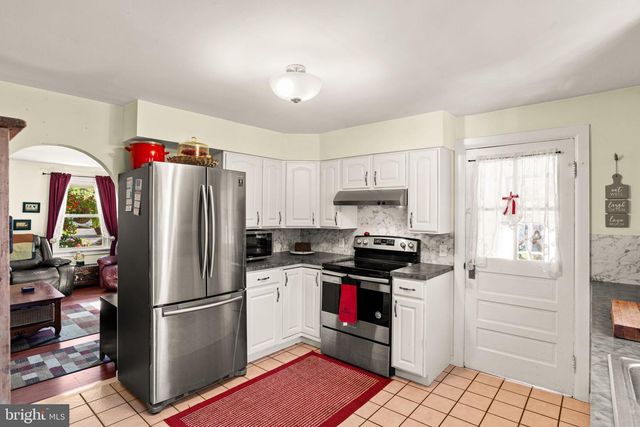328 BEAVER RD, Harrisburg, PA 17112